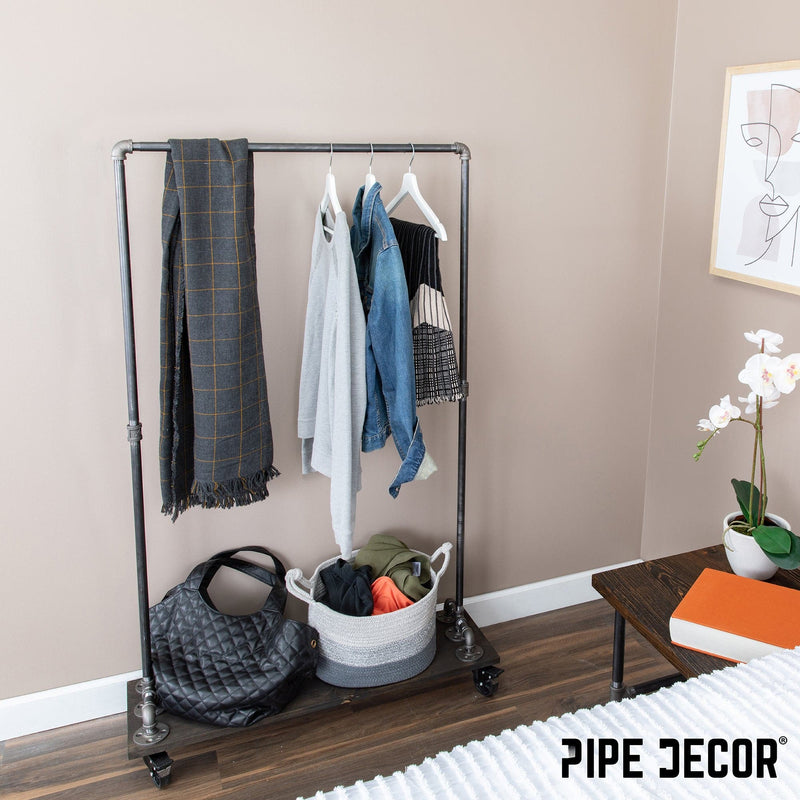 Perchero rodante de una sola barra con estante de madera de 59 ½ pulgadas, color negro Boulder